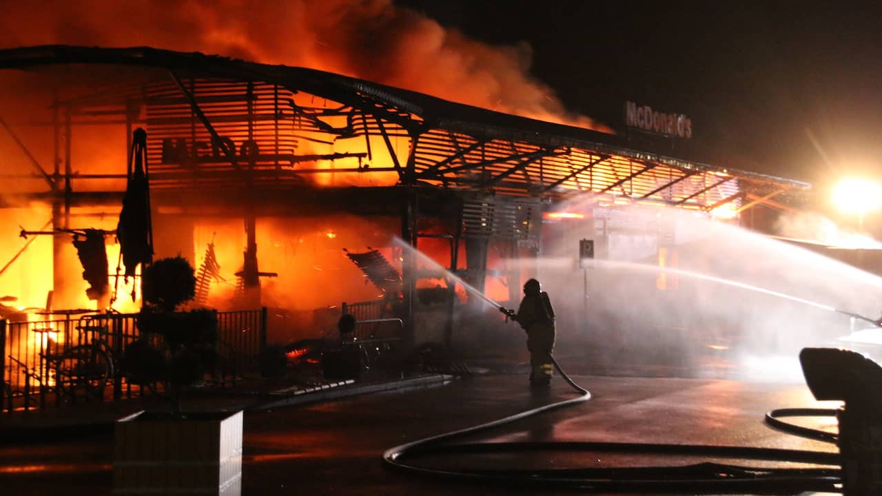 McDonalds In Stadskanaal Groningen Verwoest Door Grote Brand