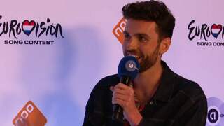 Livestream: Duncan Laurence staat pers te woord na aankomst op Schiphol