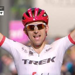 Video: Mollema komt alleen over de finish in vijftiende Tourrit