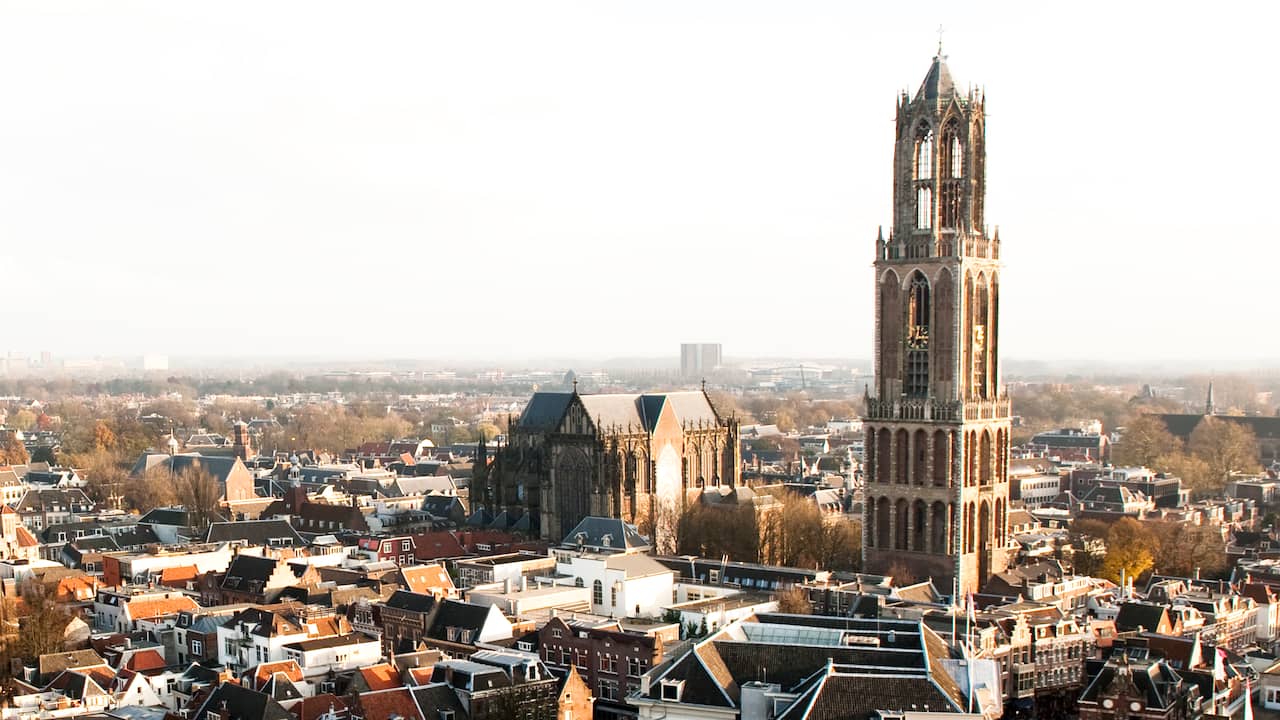 Beluister het eerbetoon aan Prince vanaf de Domtoren | NU - Het laatste