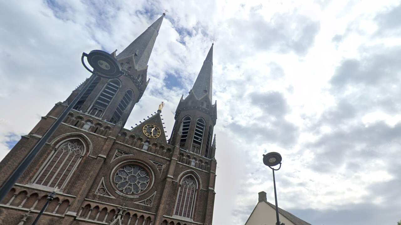 Nieuwe Leien Voor De Heuvelse Kerk Ze Lagen Wat Los Tilburg NU Nl