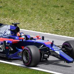 Villeneuve vindt dat Toro Rosso af moet van brokkenpiloot Kvyat