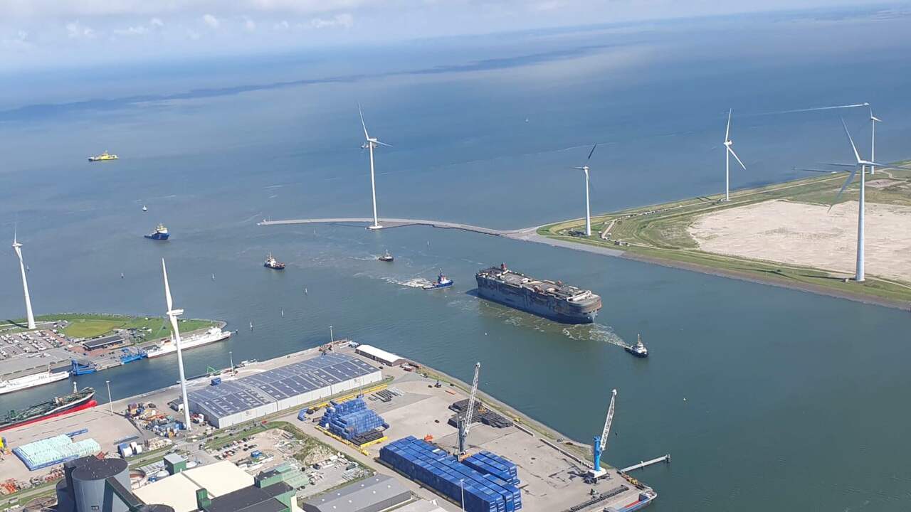 Vrachtschip Fremantle Highway Aangekomen In De Eemshaven Binnenland