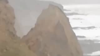 Enorm stuk rots breekt af bij Engelse kust