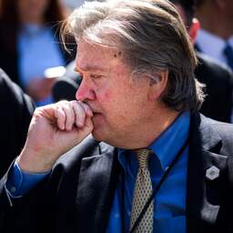 Afgetreden Witte Huis-chef Bannon terug naar Breitbart