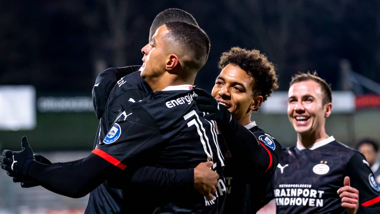 Psv Boekt Simpele Zege Bij Rkc En Komt Op Gelijke Hoogte Met Ajax