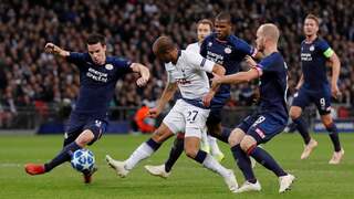 Viergever houdt Moura met knappe tackle van scoren af