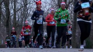 Hardlopers in 'lelijke' kersttrui rennen door Vondelpark