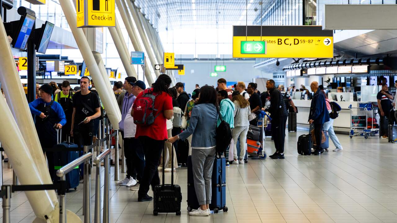 Drukte Op Schiphol Bijna Kwart Meer Vluchten In Februari Economie