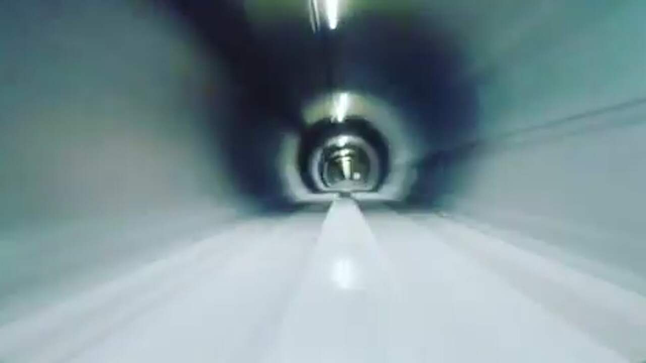 Hyperloop van studententeam tikt 320 kilometer per uur aan