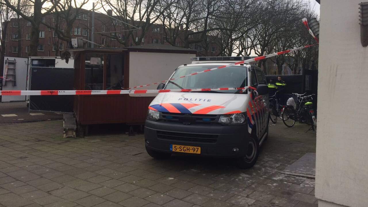 Man die hoofd achterliet in amsterdam niet duidelijk zichtbaar op ...