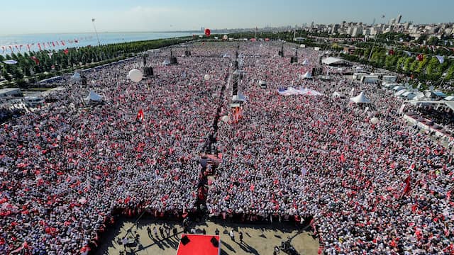 honderdduizenden-turken-protesteren-regering-erdogan.jpg