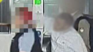 Politie Breda deelt video van man die conducteur neerslaat