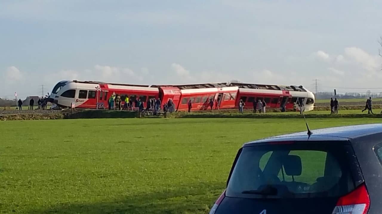 Trein ontspoord bij Winsum na botsing met tankwagen