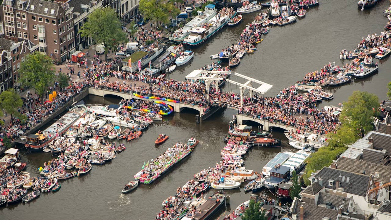 Grote Drukte In Amsterdam Tijdens Canal Parade Nu Het Laatste Nieuws Het Eerst Op Nu Nl