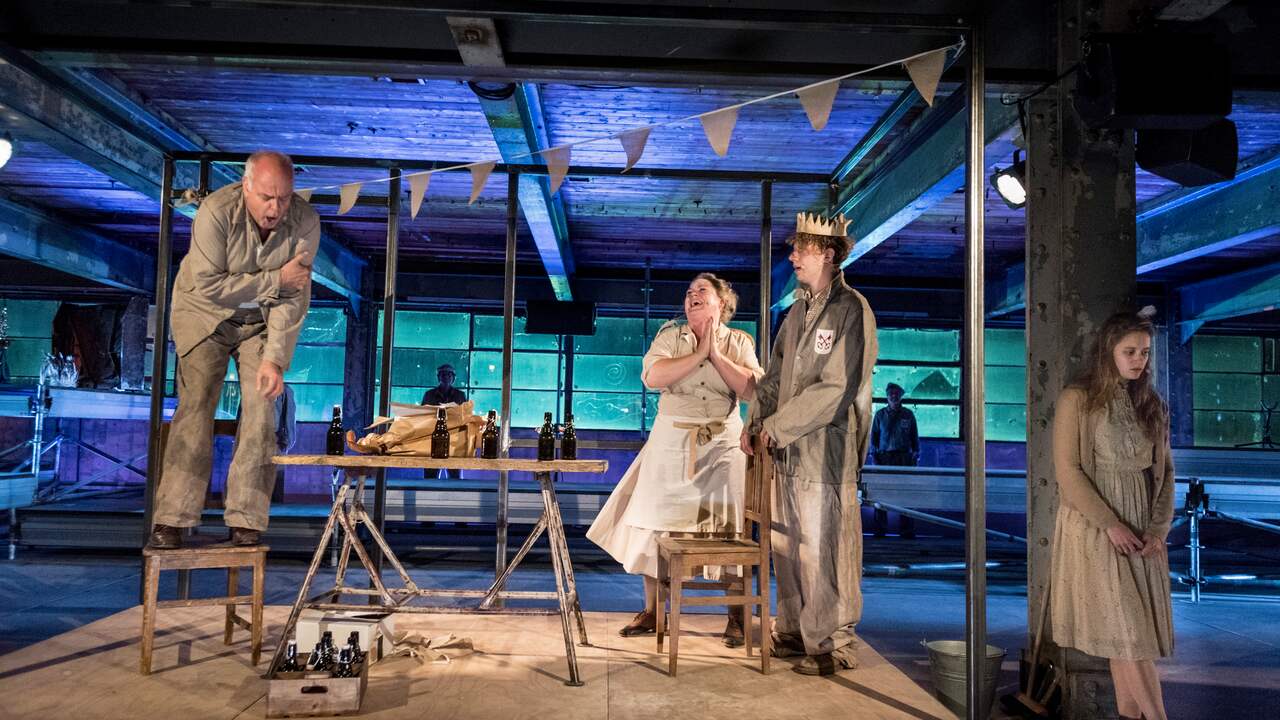 Recensie: PS|Theater zet een gedegen 'Wij van de fabriek' neer - NU.nl