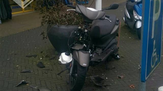 scooter-vernield-illegaal-vuurwerk-in-herenhof.jpg
