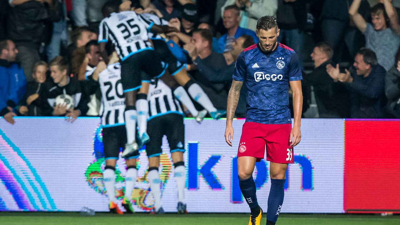 Ajax verrassend onderuit bij Heracles in eerste speelronde Eredivisie