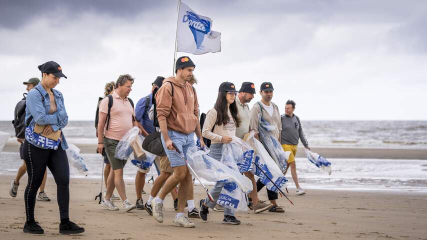 Vrijwilligers Halen Duizenden Kilo S Afval Van Nederlandse Stranden