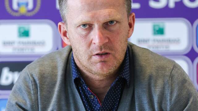 'Bestuur van Anderlecht zet coach Van den Brom op straat'