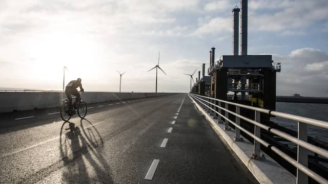 Tweede etappe Tour 2015 finisht op Neeltje Jans