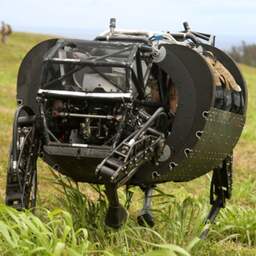 Amerikaans korps mariniers traint met robotezel