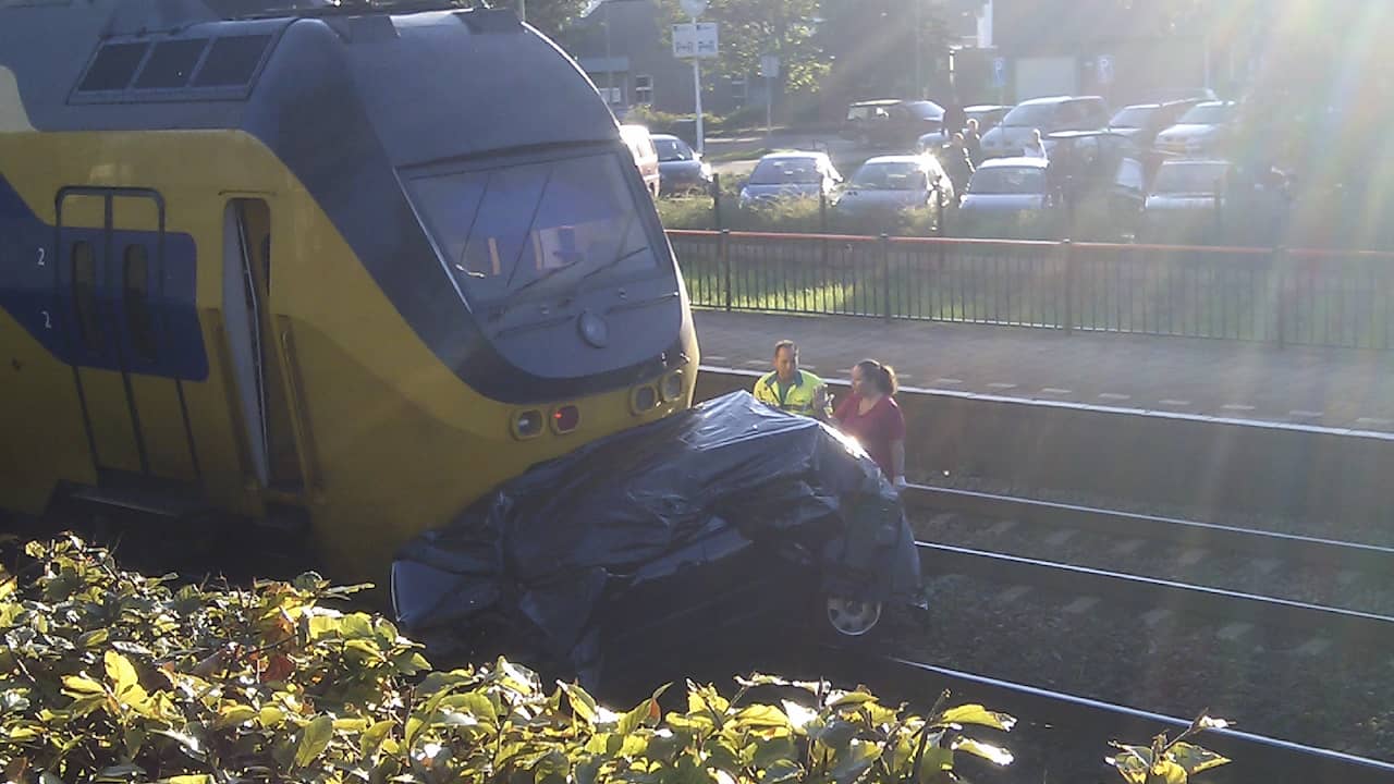 Twee Doden Door Aanrijding Auto Met Trein | NU - Het Laatste Nieuws Het ...