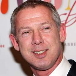 Onno Hoes vaart toch niet mee op Joodse boot Gay Pride