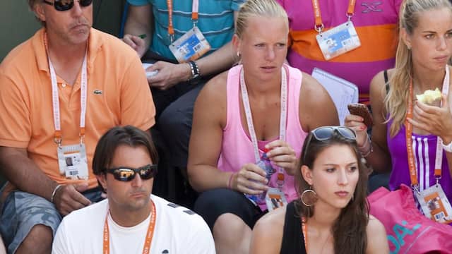 Commercieel tennisteam in gesprek met twee sponsors