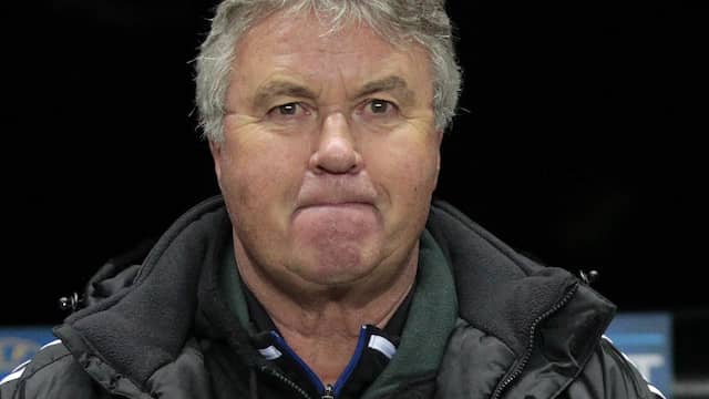 Hiddink koopt aandeel De Graafschap