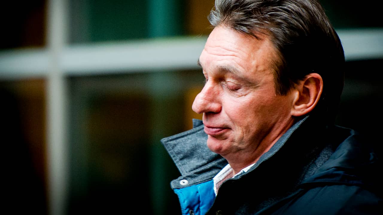 'Holleeder bekent te weten van moord Cor van Hout' NU Het laatste