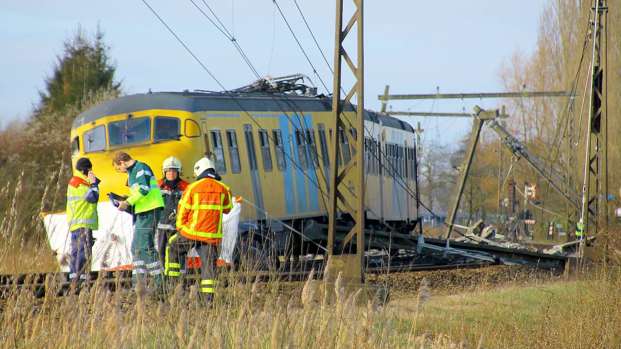 Trein Ontspoord In Teuge Door Aanrijding Met Auto | NU - Het Laatste ...