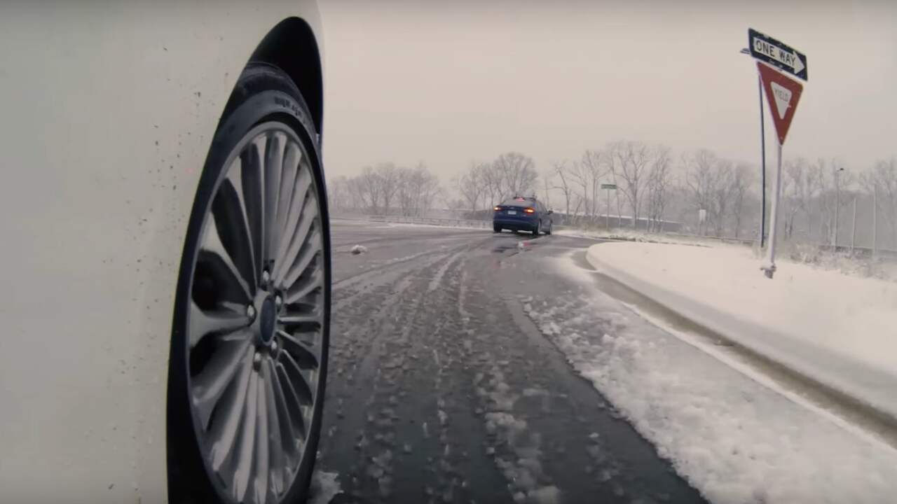Zelfrijdende auto's van Ford in de sneeuw