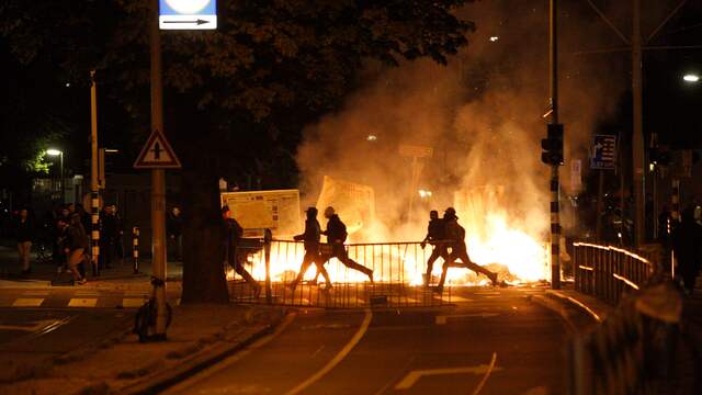 zestien-aanhoudingen-bij-rellen-schilderswijk.jpg