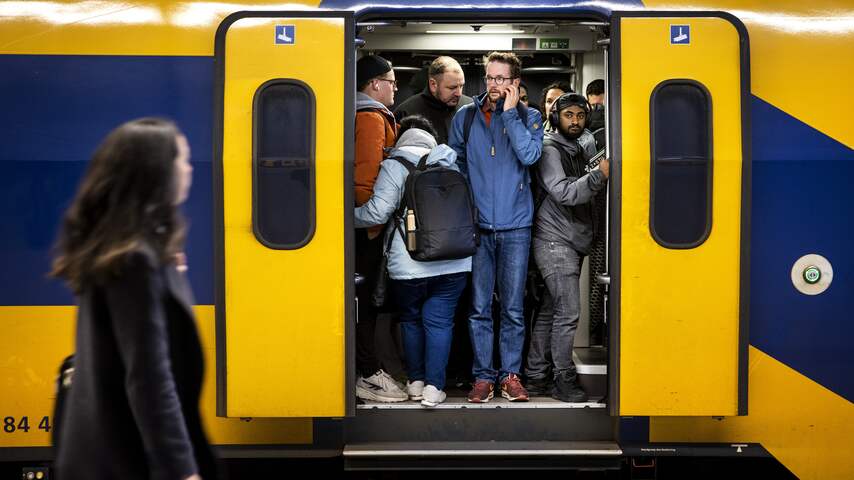 NS Wil Vanaf Komend Jaar Kantoorpersoneel En Beveiligers Op De Trein