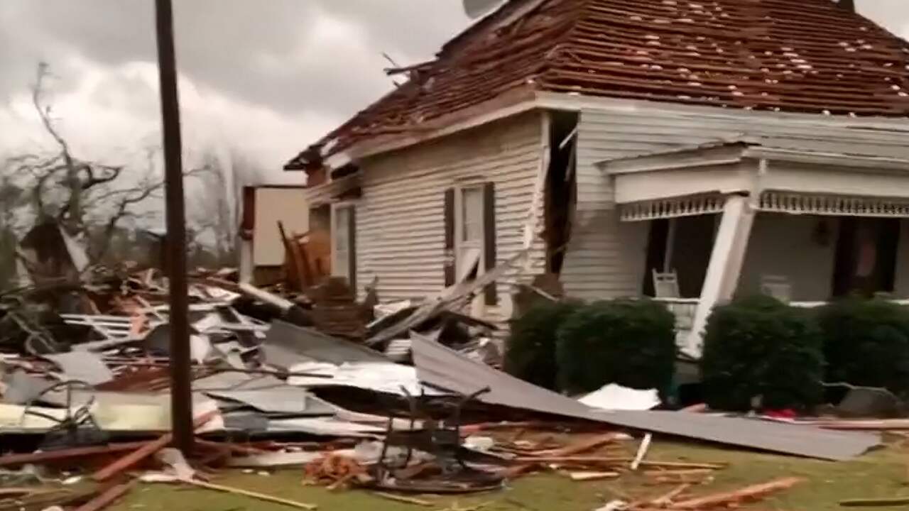 Zeker Doden Door Tornado S In Amerikaanse Staat Alabama Buitenland