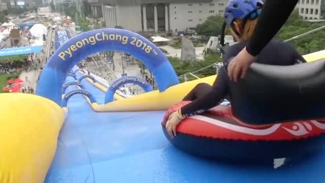 Grote waterglijbaan in Zuid-Korea ter promotie van de Winterspelen