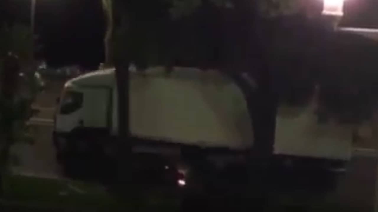 Vrachtwagen rijdt in op publiek in Nice
