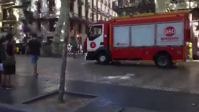 Omstanders rennen in paniek weg nadat busje in Barcelona inrijdt op mensen