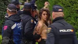 Topless vrouwen verstoren mars voor Spaanse ex-dictator