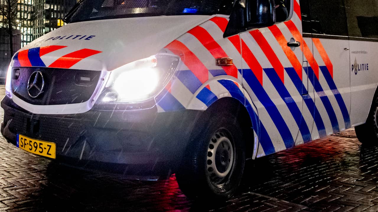 Vrouw Schrikt Van Gewapende Overval En Springt Uit Woningraam In