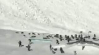 Lawine raast langs wintersporters in Oostenrijk
