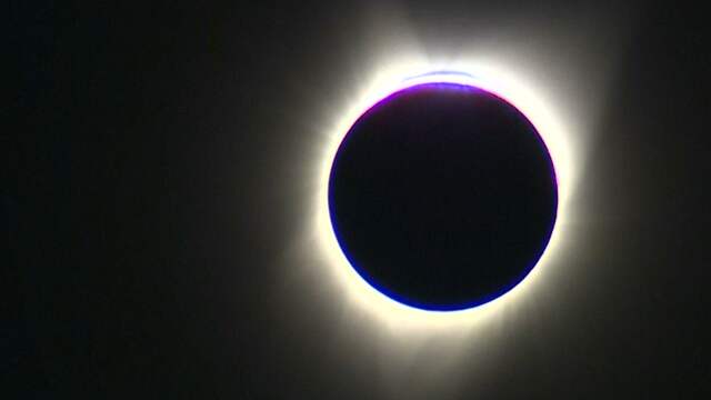 Duizenden mensen aanschouwen totale zonsverduistering in Oregon
