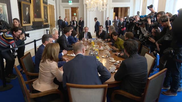 Kijk terug: Lijsttrekkers dag na verkiezingen met elkaar rond de tafel