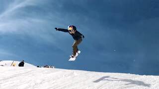 Snowboardster Gasser springt historische 'cab triple 1260'