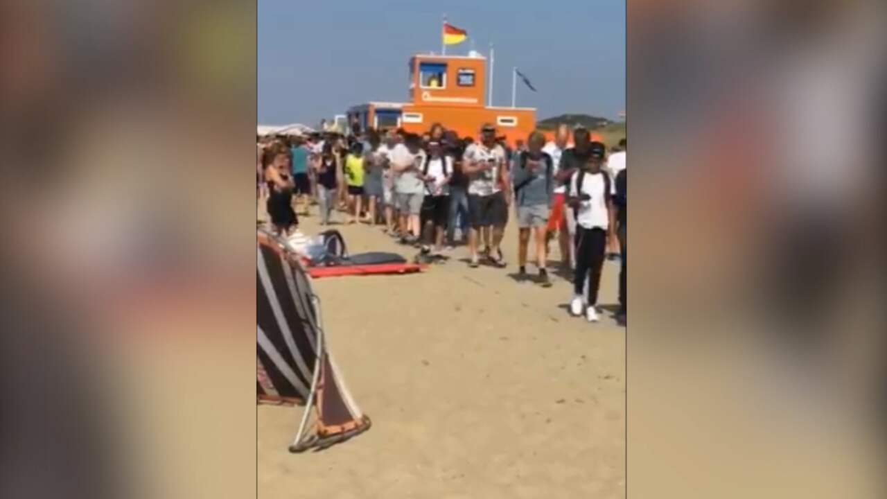Pokémon Go-spelers overspoelen strand Kijkduin