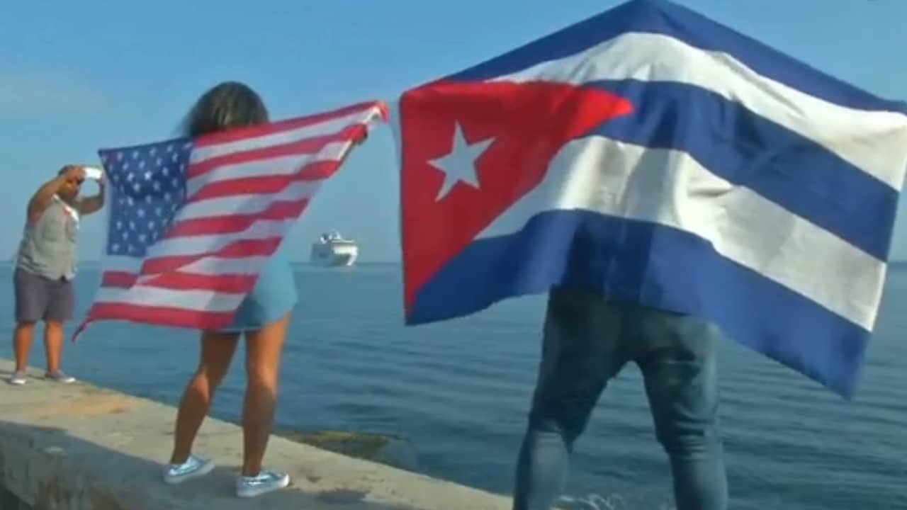 Amerikaans cruiseschip komt aan in Cubaanse hoofdstad Havana 