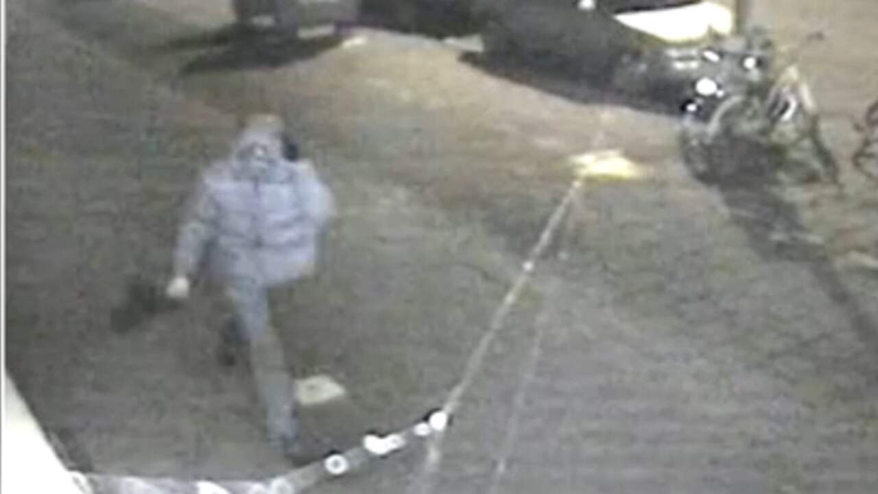 Man die hoofd achterliet in amsterdam niet duidelijk zichtbaar op ...