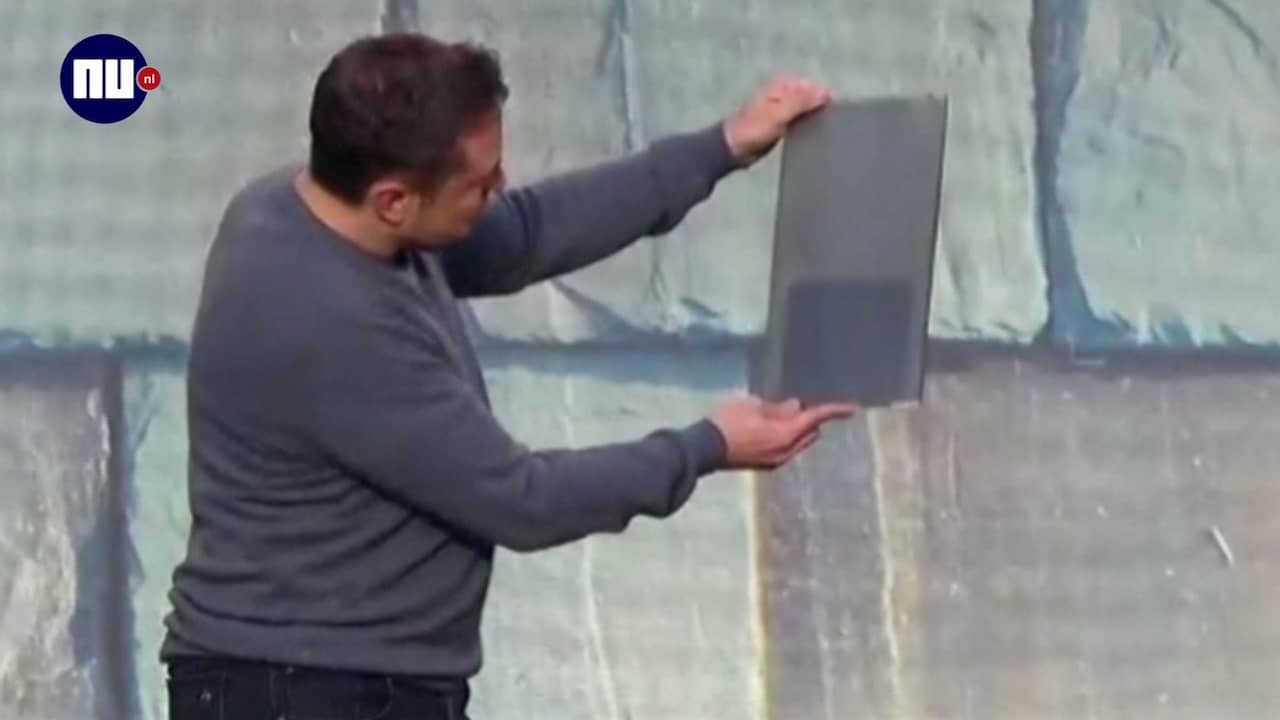Tesla toont zonnepanelen in vorm van dakpannen