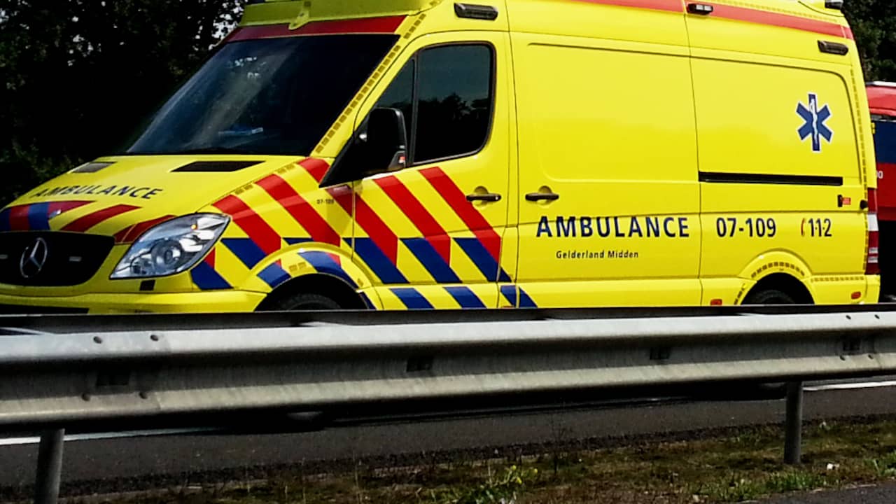 Bestuurder laat ernstig gewonde vrouw achter na ongeluk bij Berg en Terblijt - NU.nl
